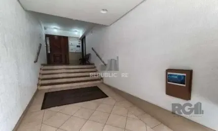Sala / conjunto comercial no partenon com 32m² desocupada fundos