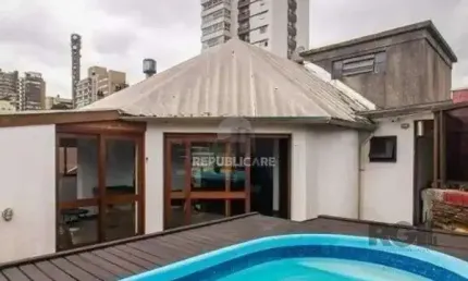 Cobertura no bairro Petrópolis de 2 dormitórios 2 vagas e piscina