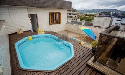 Cobertura no Jardim Planalto, de 3 dormitórios e 2 vagas com 260m²