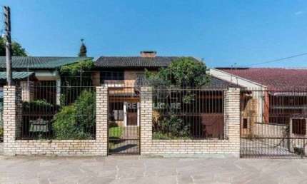 Sobrado em Porto Alegre, no bairro Camaquã, com 3 dormitório(s), e 3 banheiros,