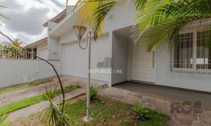 Casa 03 quartos, 02 vagas,próxima à Assis Brasil e Sertório.