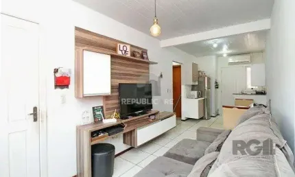 Excelente casa de 45m² com 1 dormitório e 1 vaga no bairro Hípica.