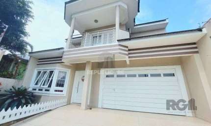 Excelente casa de 250m² com 3 dormitórios no bairro Sarandi.