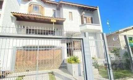 Excelente casa de 300m² com 4 dormitórios no bairro Sarandi.