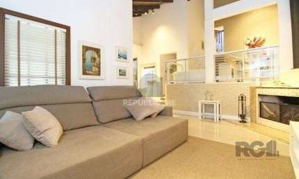 Casa 245m² - 3 dormitórios, 4 vagas no bairro Cavalhada