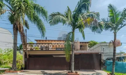 Excelente casa a venda no bairro Ipanema, 3 dormitórios com suíte e 8 vagas de g