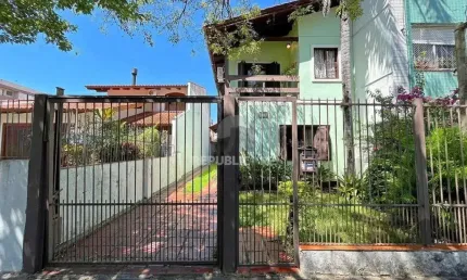 Casa com 3 dormitórios, sendo 1 suíte, vaga para 4 carros, no bairro santana
