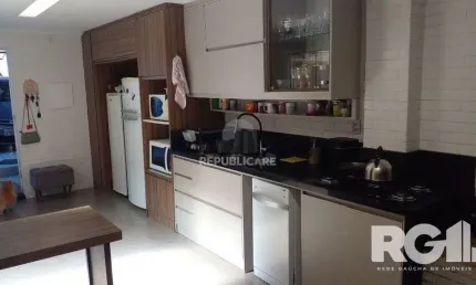 Casa com 3 quartos à venda na Rua Magalhães Calvet, 150, Sarandi, Porto Alegre