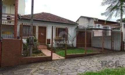 Casa com 3 quartos à venda na Avenida São Sebastião, 197, Nonoai, Porto Alegre