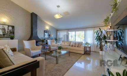 CASA TÉRREA REFORMADA, 3 QUARTOS, SUITE, PÁTIO - BAIRRO CRISTAL