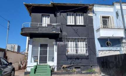 Casa para Venda - 200m², 5 dormitórios, 2 vagas - Azenha