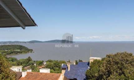 Casa deslumbrante vista do Guaiba, 3 dormitórios, sendo 1 suite master com close