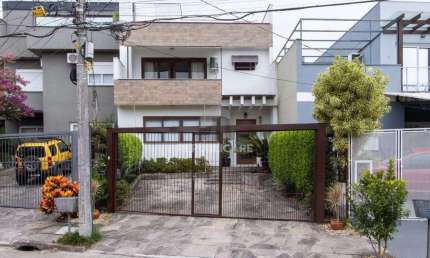 Casa para Venda - 170m², 3 dormitórios, sendo 1 suites, 2 vagas - Lagos De Nova