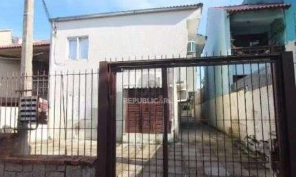 Casa em condomínio de 3 dormitórios e vaga no Partenon