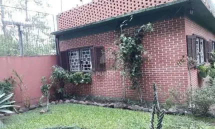 Casa em Porto Alegre, no bairro Pedra Redonda, com 2 dormitório(s), e 2 banheiro