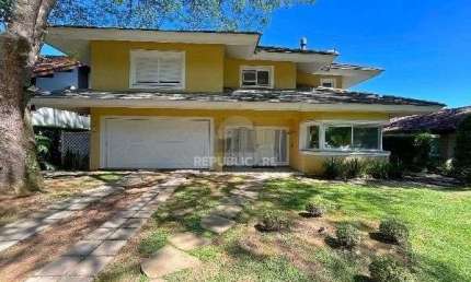 Casa no Jardim do Sol com 4D, sendo 2 suítes e 4 vagas de garagem