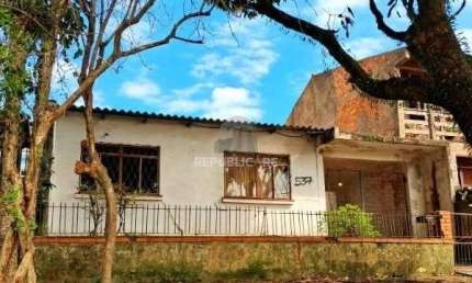 Casa em Porto Alegre, no bairro Cavalhada, com 3 dormitório(s), e 3 banheiros, à