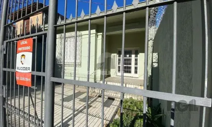 Casa para Comprar com 3 dormitórios no bairro Azenha