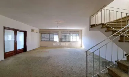 Vendo excelente cobertura com vista cinematografia, no Bairro Floresta.