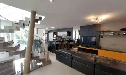 Casa para Venda - 296m², 3 dormitórios, sendo 1 suites, 3 vagas - Vila Nova, Por