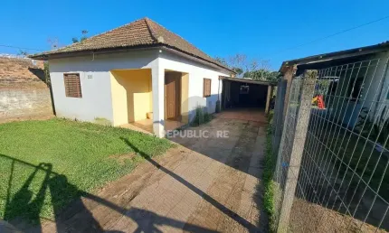 Casa à venda 2 dormitórios 3 vagas no Bairro Lami Porto Alegre RS