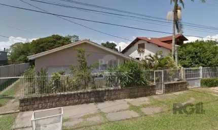 Excelente casa em Belém Novo na rua Eustáquio Inácio da Silveira próximo ao Colé