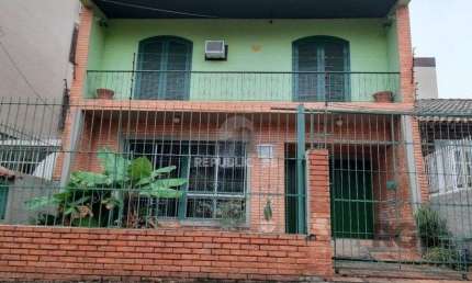 Casa de 130m² com 3 dormitórios no bairro Jardim Botânico.