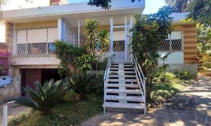 Excelente casa de 290m² com 4 dormitórios e 4 vagas