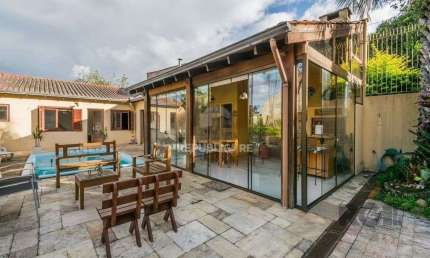 Casa 279m² - 4 dormitórios, 3 vagas no bairro Santa Tereza