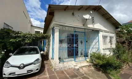 Ampla casa de 180m² com 2 dormitórios e churrasqueira.