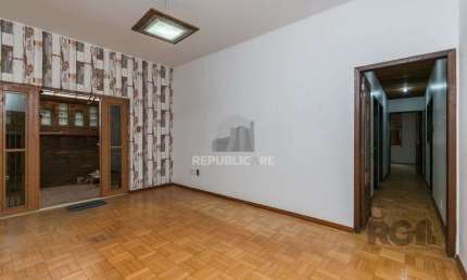 Excelente casa de 150m² com 3 dormitórios e 2 vagas.