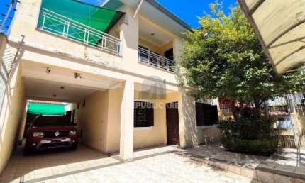 Excelente casa de 230m² com 4 dormitórios e 3 vagas.
