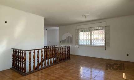 CASA COM 5 DORMITÓRIOS, ESPAÇO PARA FESTAS E PEÇAS AMPLAS PRÓXIMO AO IGUATEMI