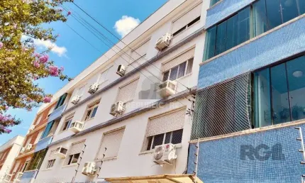 Apartamento 3 Dormitórios , dependência de empregada e vaga de garagem.