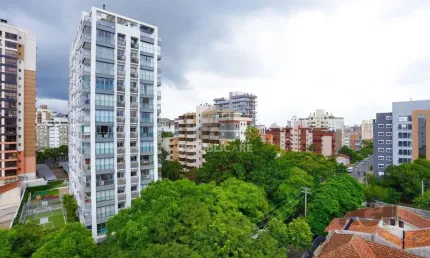 Apartamento de 2 quartos, suíte e 2 vagas de garagem no bairro Menino Deus