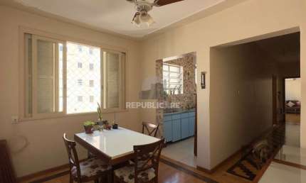APARTAMENTO 3 DORMITÓRIOS, DE FRENTE E REFORMADO, NO CENTRO HISTÓRICO