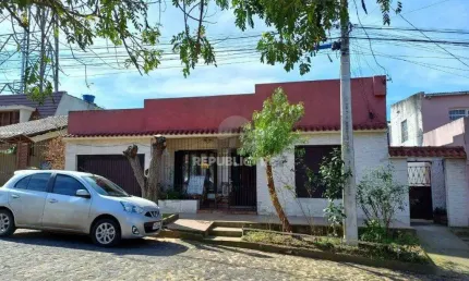 2 casas e 2 aptos próxima a Linha Divisória por R$ 1.100.000,00 na Rua Uruguai n