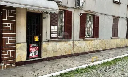 Vende-se apto térreo, com 03 dormitórios, sala com 02 ambientes