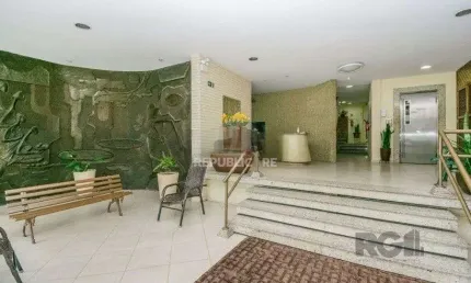 Ampla apartamento 3 dormitorios,living 2 ambientes na cidade baixa, com 2 garage