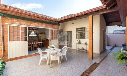 Casa sobrado no partenon de 3 dormitórios e amplo pátio