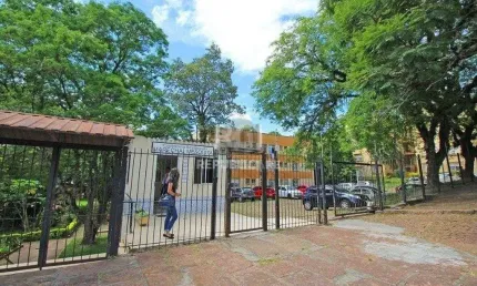 Apartamento no bairro Teresópolis de 3 dormitórios e vaga rotativa