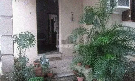 Casa para venda - 137m², 1 dormitório, sendo 1 suites, 4 vagas - floresta