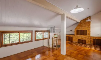 Casa para Venda - 210m², 4 dormitórios, 2 vagas - Petrópolis