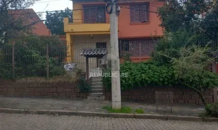 Casa para Venda - 220m², 3 dormitórios, 4 vagas - Teresópolis