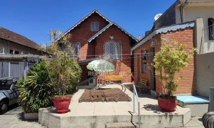 Casa para Venda - 142.8m², 4 dormitórios, 5 vagas - Teresópolis
