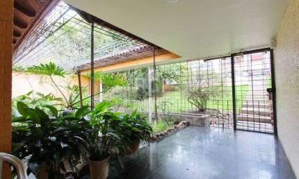 Casa para Venda - 250m², 3 dormitórios, 1 vaga - Teresópolis