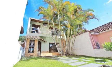 Casa para Venda - 260m², 5 dormitórios, sendo 2 suites, 4 vagas - Teresópolis