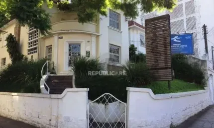 Casa para Venda - 485m², 5 dormitórios, sendo 1 suites, 1 vaga - Petrópolis