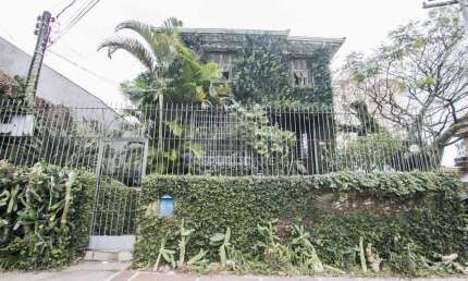 Casa para Venda - 250m², 4 dormitórios, 2 vagas - Petrópolis
