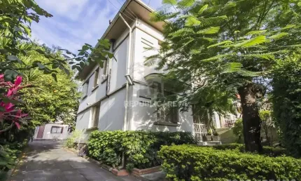 Casa para Venda - 1016m², 4 dormitórios, 6 vagas - Menino Deus